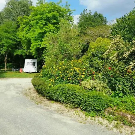 مكان تخييم Mobil-home Climatise - 4 Pers. - Api-1-52-2364 Sireuil (Charente)